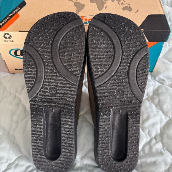 Aerothotic Women's Brown Sandals - Picture 3 of 4